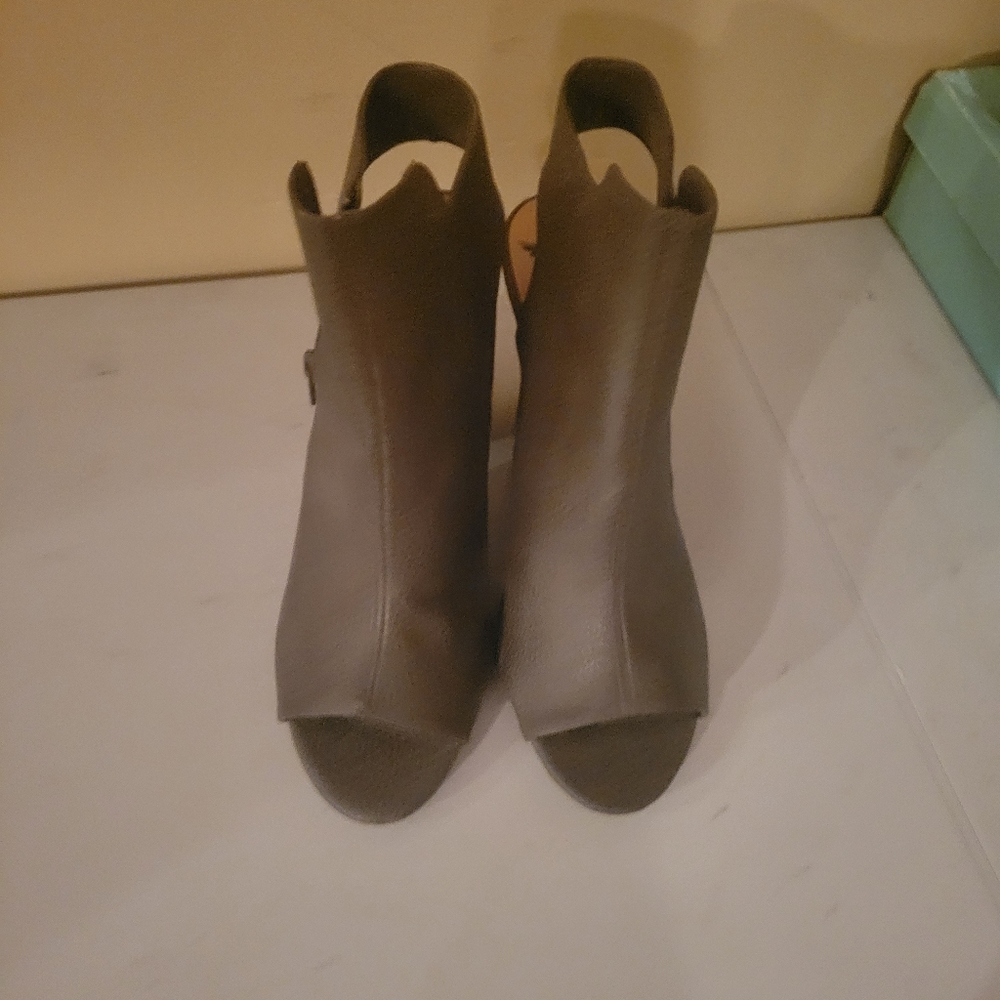 Ankke Bootie